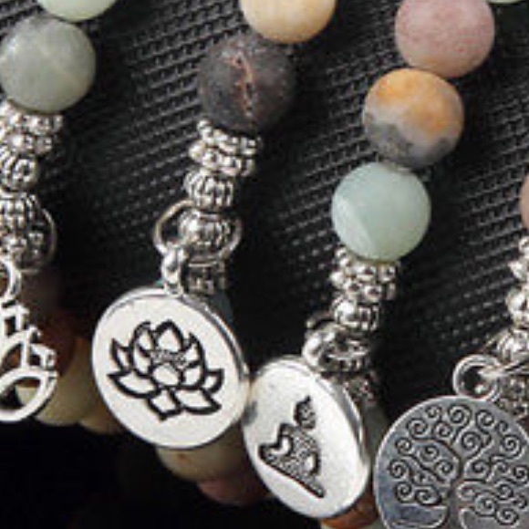 BRAND NEW EARTHY LOTUS FLOWER BEADED BRACELET💚 - Picture 2 of 4